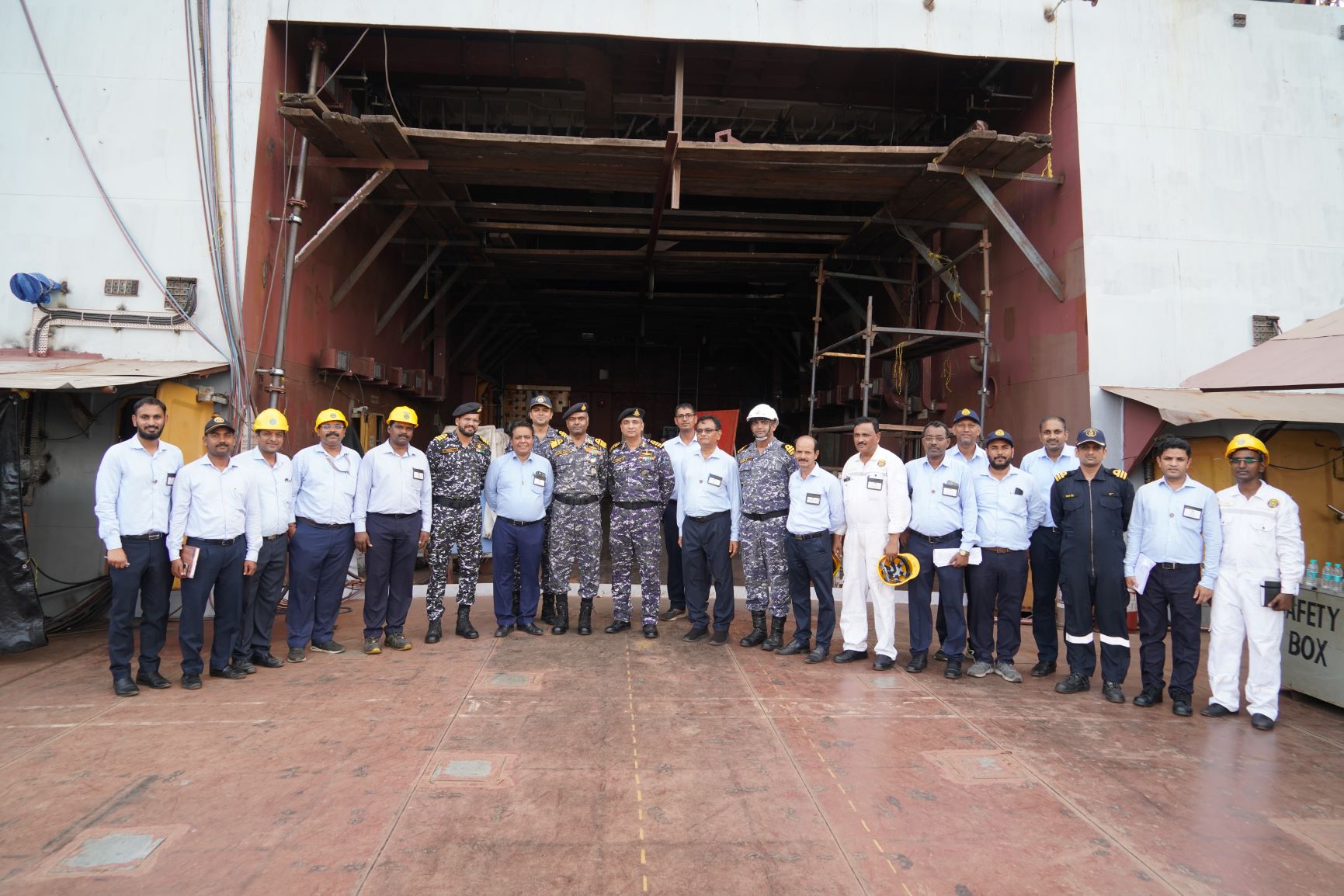 VISIT OF FLAG OFFICER SEA TRAINING - 16.06.2023123