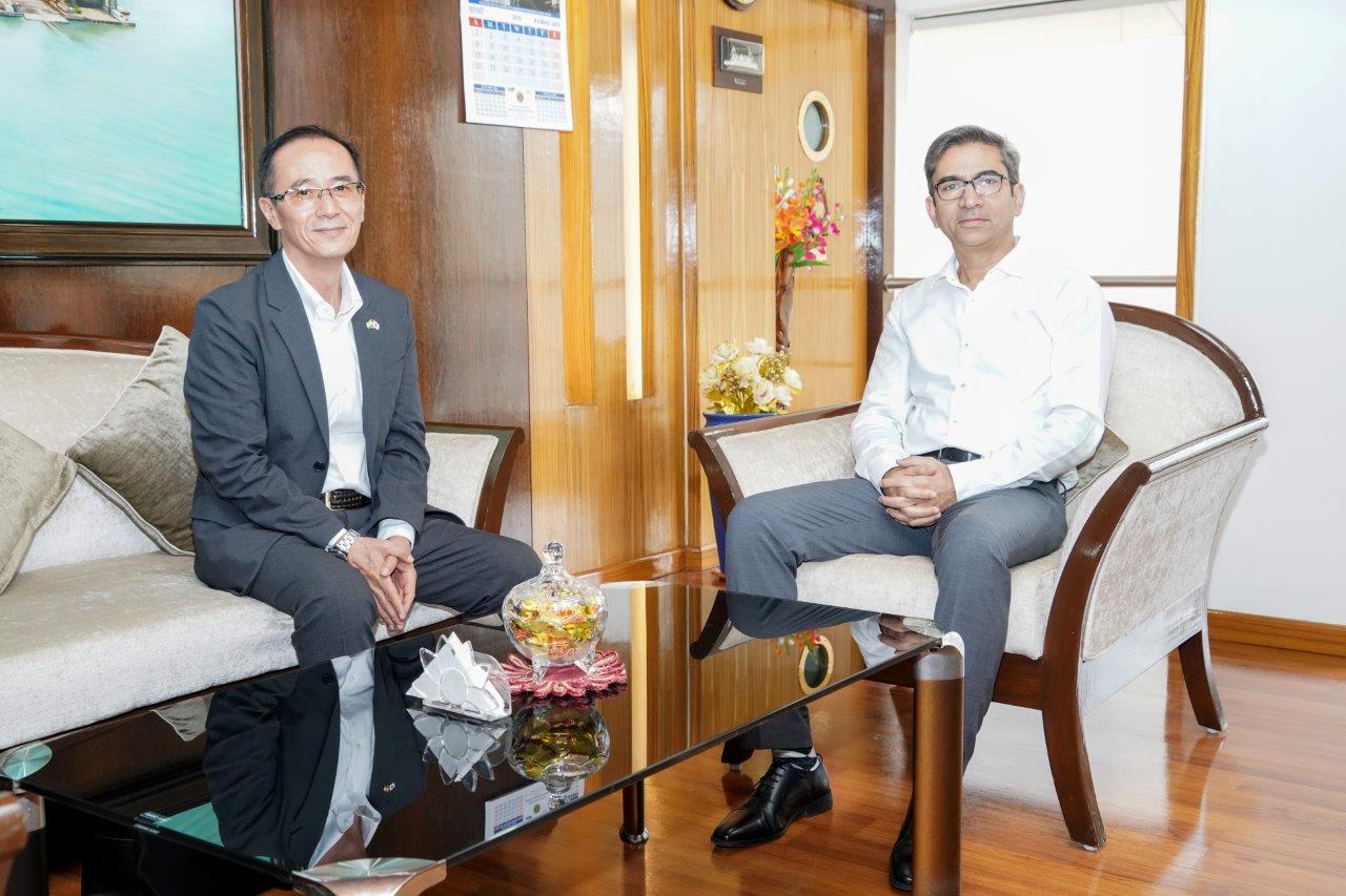 VISIT OF CONSUL-GENERAL MR KOJI YAGI CONSULATE-GENERAL OF JAPAN 04.02.26123