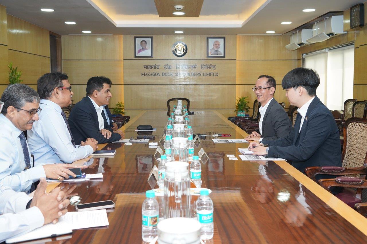 VISIT OF CONSUL-GENERAL MR KOJI YAGI CONSULATE-GENERAL OF JAPAN 04.02.26123