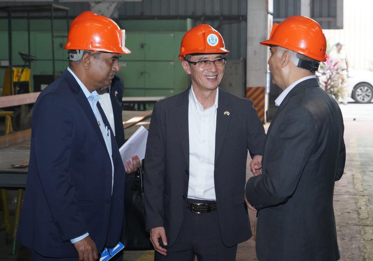 VISIT OF CONSUL-GENERAL MR KOJI YAGI CONSULATE-GENERAL OF JAPAN 04.02.26123