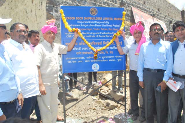 CSR - Distribution Of Mineral Mixture At Cattle Camp And Tree Plantation Drive At Drought Affected Parner Village, Beed District On 2nd May 2016123 - Image 5